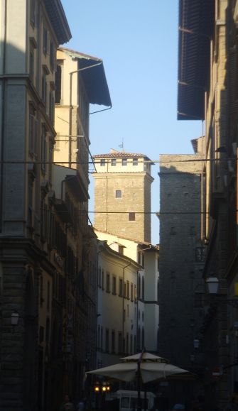 800px-Torre_dei_Monaldi